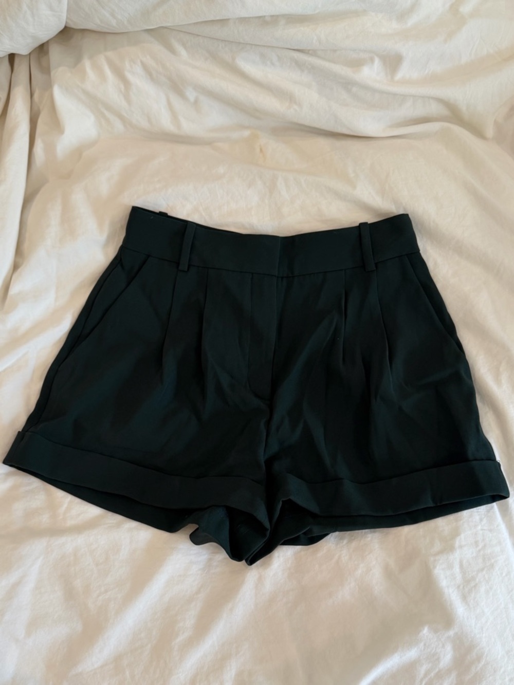 Aritzia dark green Cuffed High-Rise Tailored Shorts size 4
